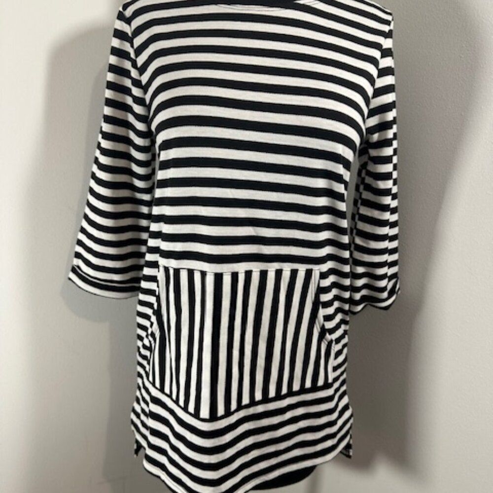 Hailey & Co. Black & White Stripe Sweatshirt   8317  Small  NWT Boutique